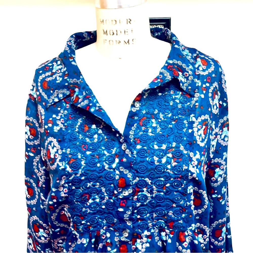 T55 Tantrums Size Large Rayon Blue Print Blouse
